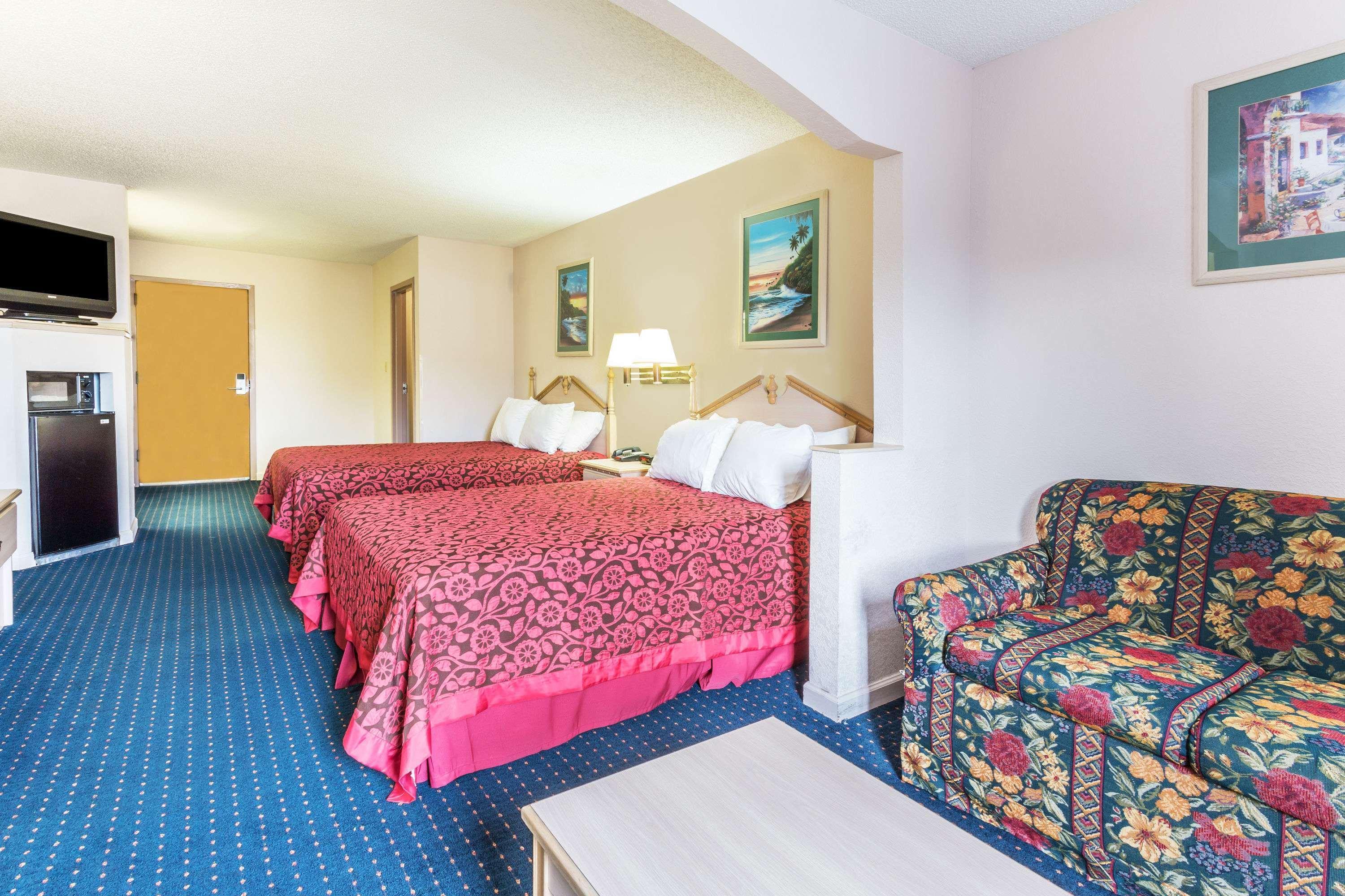 Days Inn By Wyndham Panama City/Callaway Exterior foto